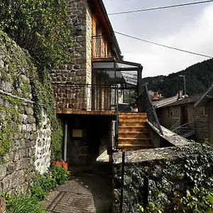 lhacienda-maison-de-caractre-saint-martin-de-valamas.hotels-rhonealpes.com/